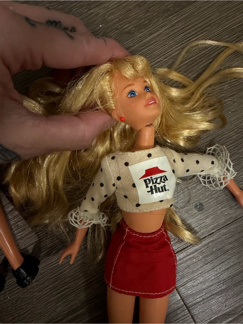 Vintage Pizza Party Skipper & Courtney Barbie Dolls Pizza Hut, Ages 4+, 1994 - Picture 9 of 9